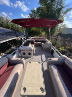 2000 24' pontoon boat