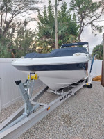 2018 Hurrican Sundeck 2400. Excelente condition.