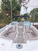 2018 Hurrican Sundeck 2400. Excelente condition.