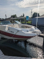 Good Condition 2006 Chaparral Sunesta 254 25' with Volvo Penta 5.0 MPI