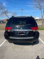 2011 Mitsubishi Endeavor body