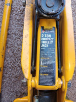 Automotive floor jack