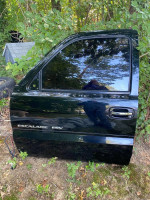 2004  cadilac escalade esv drivers door