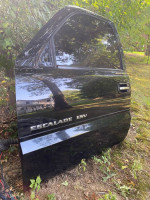2004  cadilac escalade esv drivers door