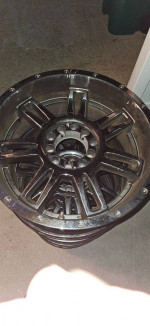 Toyota tundra 20 inch wheels.