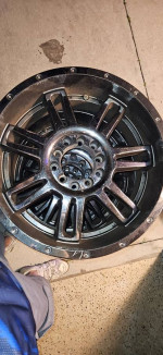 Toyota tundra 20 inch wheels.