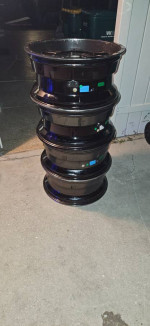 Toyota tundra 20 inch wheels.