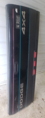 DODGE RAM TAIL GATE 1994 - 2001 COMPLETE LAST PIC. SHOWS DING IN GATE