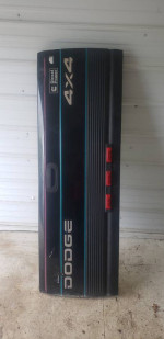 DODGE RAM TAIL GATE 1994 - 2001 COMPLETE LAST PIC. SHOWS DING IN GATE