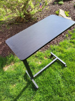 Working adjustable table