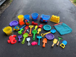 HUGE LOT OF KIDS SAND BEACH TOYS: BUCKETS, MOLDS, SHOVELS, RAKES