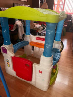 Kids play house and doll houses