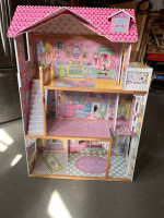 Kids play house and doll houses
