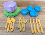 Kids Play Dish Set by Green Toys