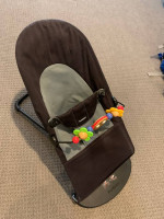 Bjorn Bouncer + toy bar