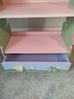 Children's bookshelf and toy chest