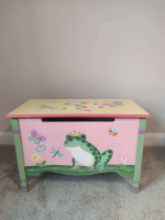 Children's bookshelf and toy chest