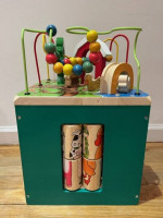 Battat Wooden Activity Cube – Discovery Farm Animals Activity Center
