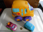 Wheel Pals Cushy Crusin' School Bus
