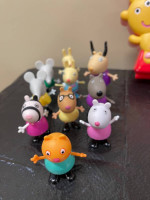 20 PEPPA PIG MINIATURE TOY ANIMALS w/CARRYING CASE