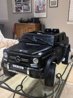 BRAND NEW!! Costzon Ride on Car, Licensed Mercedes-Benz Maybach, 12V Battery Pow