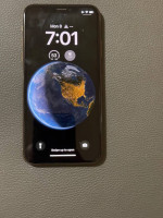 iPhone XS Gold 64 GB -- Carrier Unlocked (Like new)