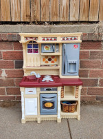 Electronic Step 2 Red/Beige Play Kitchen
