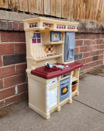 Electronic Step 2 Red/Beige Play Kitchen