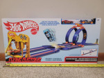 Hot Wheels Flying Customs Wild Drive Drag Race Playset
