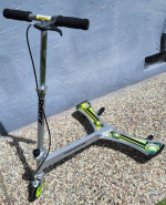 RAZOR POWERWING DLX DRIFTING SCOOTER w/ Adj. HANDLEBAR & FRONT BRAKE