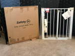 BRAND NEW! ( WHITE ) WALK - THRU BABY GATE