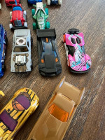 36 Hot Wheels