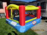 kids blow up bounce house