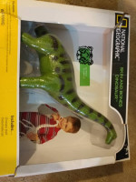 New National Geographic BRACHIOSAURUS DINOSAUR SKIN BONES MODEL KIT