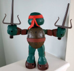 Ninja Turtles Stretch N Shout Raphael, Plus Action Figures