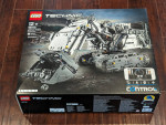 brand new retired LEGO #42100 motorized Liebherr R 9800