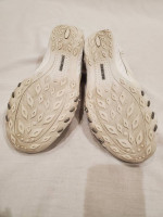 Womens Skechers Tennis Shoes 7.5 Medium