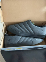 New Hurley Arlo Puff House Shoes- Beand new in box!  Color is gray.