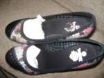 WOMEN'S DRAVEN ROSE PRINT (ROSES) WEDGE HEEL SHOES - SZ. 8W - NEW