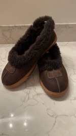 UGG Rylan Women’s Slippers / Shoes size 9