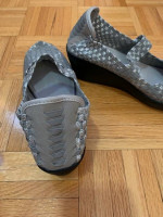 New Silver Athletech Basket Weave Womens Woven Wedge Shoes Sz. 9