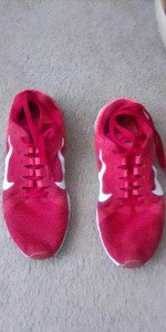 Like New Men's Red Nike size 8 tennis shoes ONLY $10