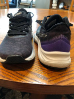 Asics women’s tennis shoes Sz 8