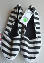 Womens Size 8 Striped Canvas Shoes **NWT**