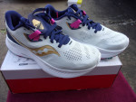 New Womens Sz 8 Saucony Shoes, in Box