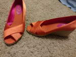 New! Size 8 orange wedge shoes!