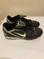 NIKE Size 9.5 Mens Baseball Cleats / Shoes