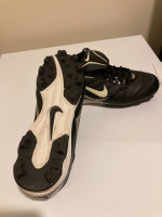 NIKE Size 9.5 Mens Baseball Cleats / Shoes