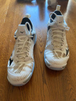 Mizuno volleyball shoes