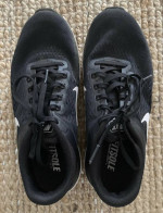 Women’s Nike Athletic Shoes sz 7.5